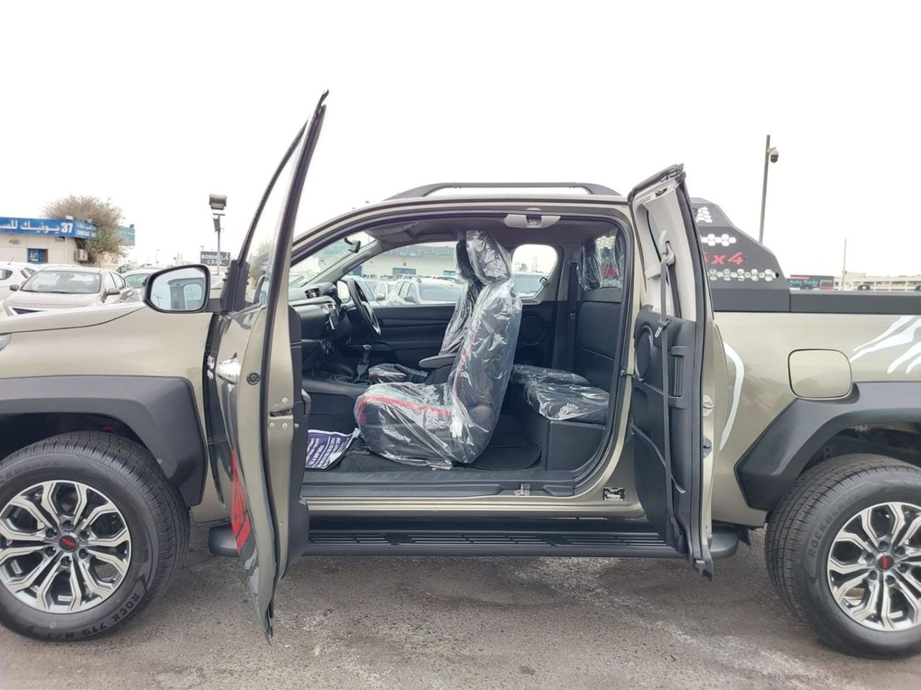 تويوتا هيلوكس (RAMADAN OFFER) TOYOTA HILUX PICKUP RHD 2016 MODEL 2.8 L DIESEL MANUAL(PM60567)
