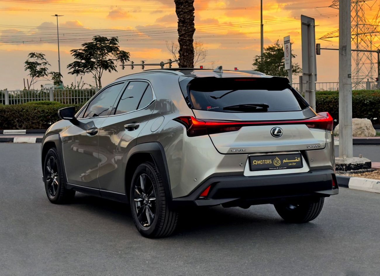 لكزس UX300h Premier 2.0L