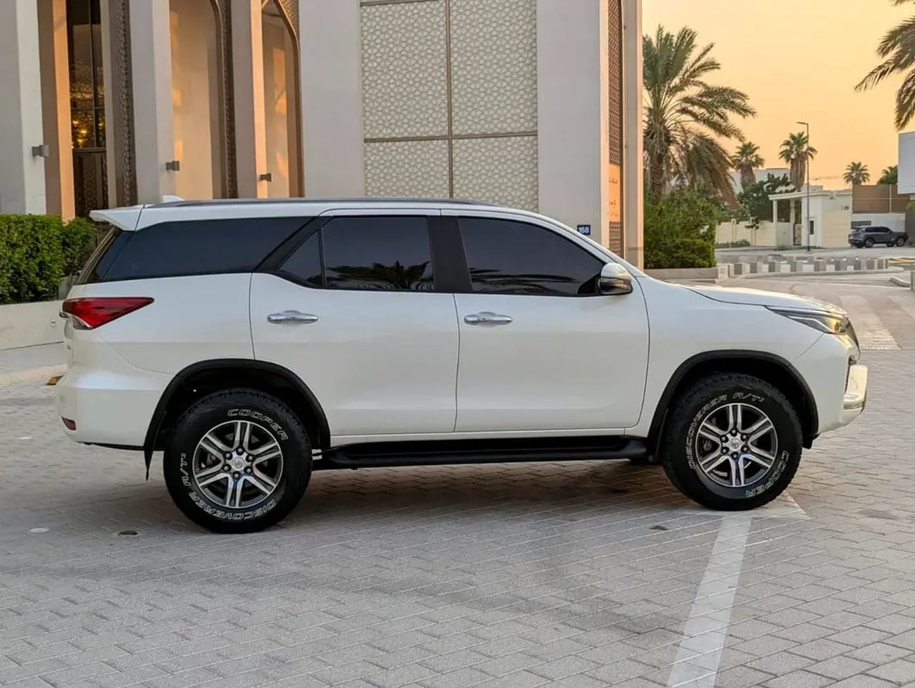 Toyota Fortuner GXR 4.0L V6 GCC Specs | 4WD | Full Service History | Excellent Condition