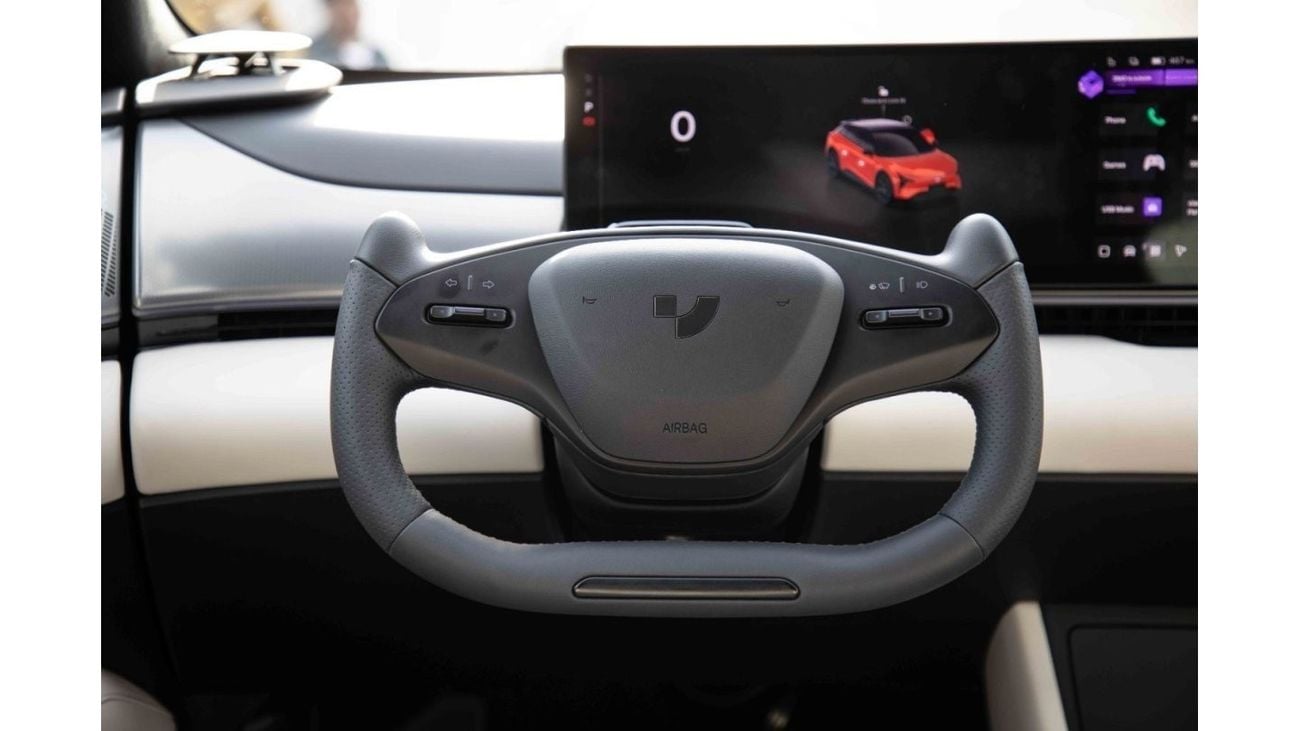 Ji Yue 01 2023 جيوي 01- أحمر داخل أبيض