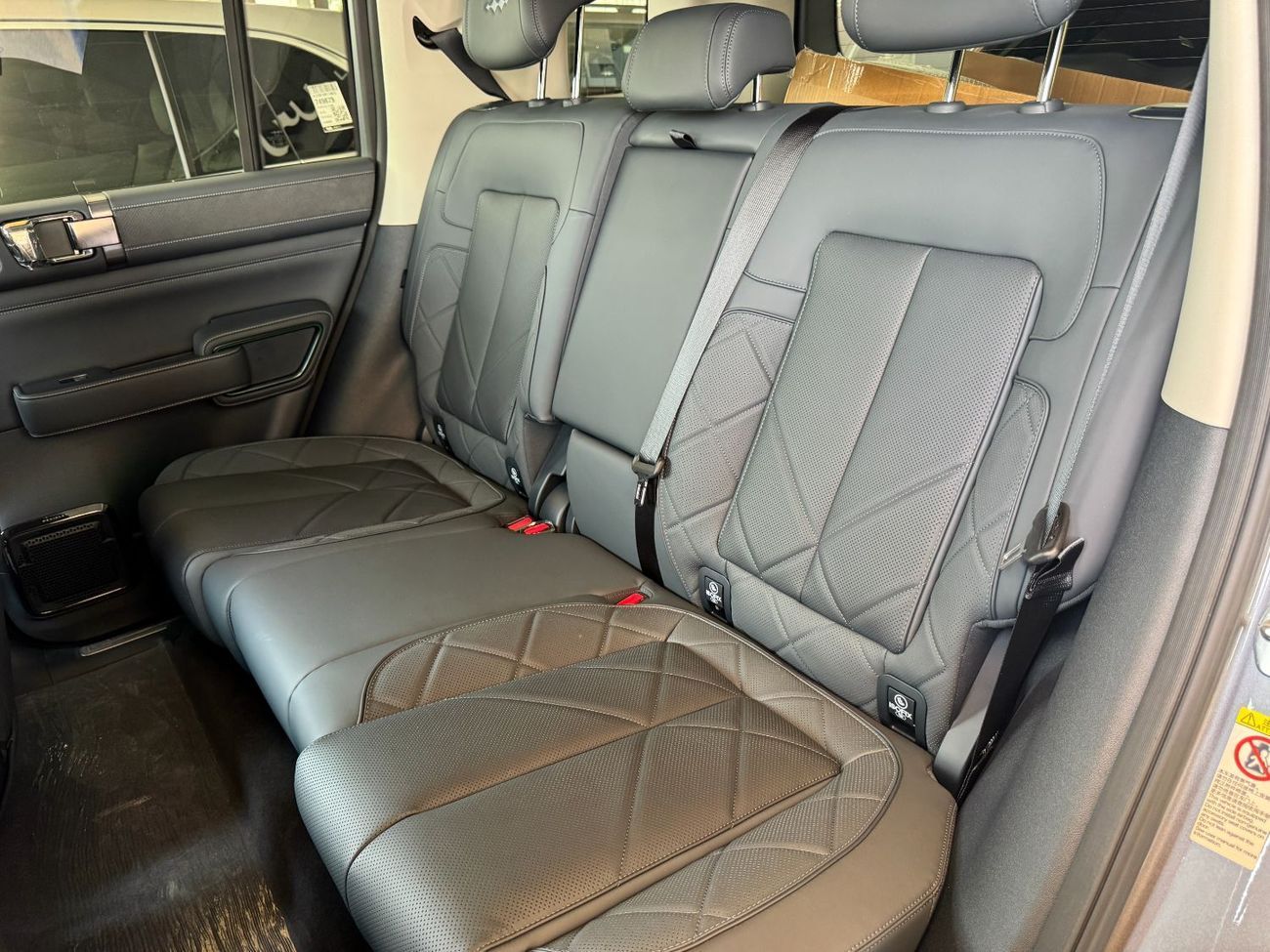 BYD Leopard 5 2024 BYD Leopard 5 Navigator / 1.5L Hybrid (Plug-In) / 680 Hp / Range (1,200 Km) / Warranty