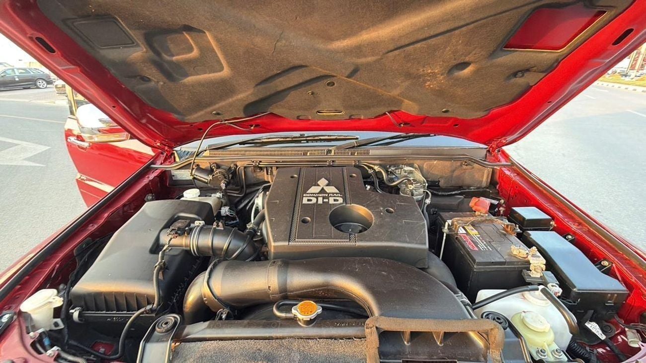 Mitsubishi Pajero 2017 | RHD | 3.2L DIESEL ENGINE | AUTOMATIC TRANSMISSION | RHINO ROOF RACK | 4WD