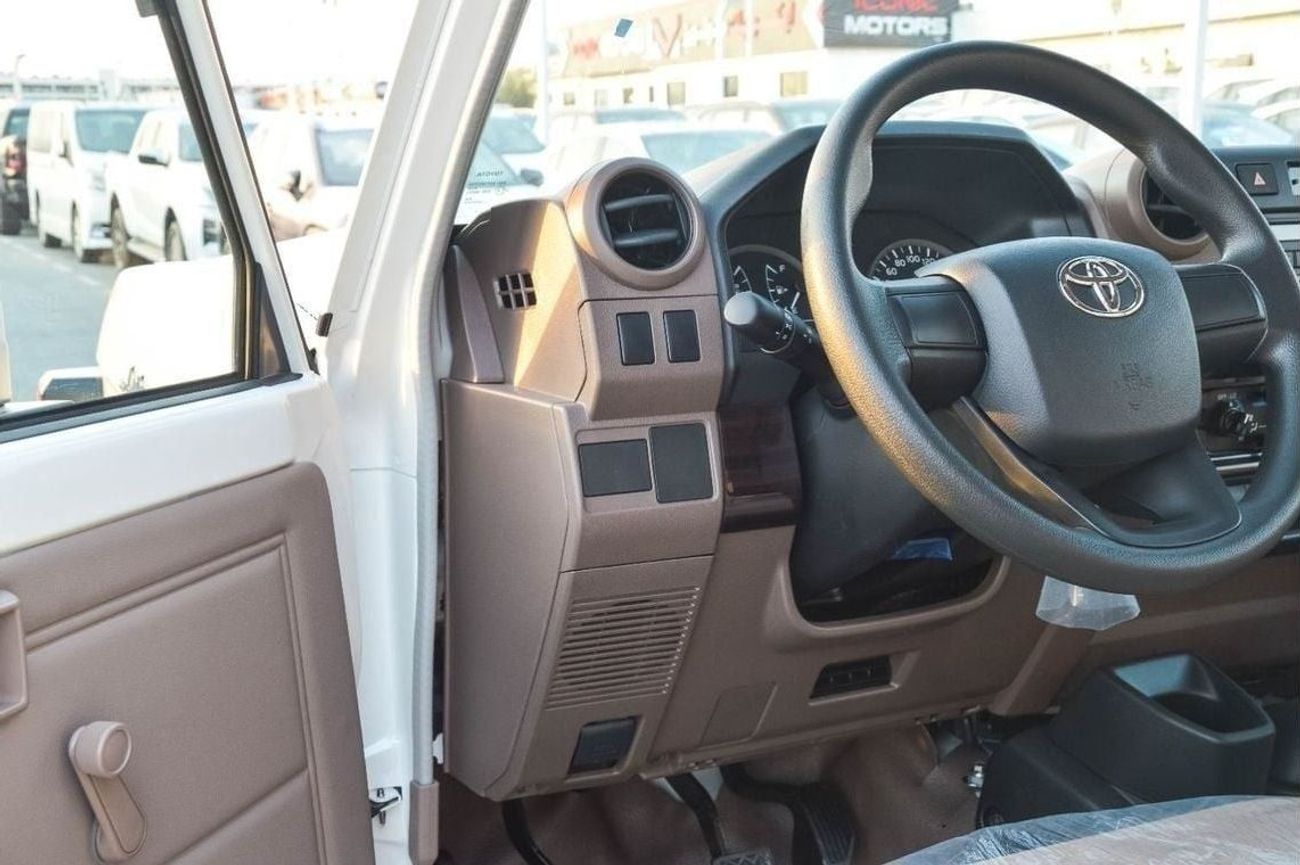 تويوتا لاند كروزر 70 TOYOTA LAND CRUISER 78 4.0L 4WD 3DOOR MT SUV 2025