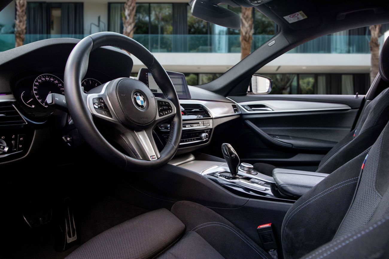 بي أم دبليو 520i 520i M-Kit | 2,145 P.M | 0% Downpayment | Full BMW Service History!