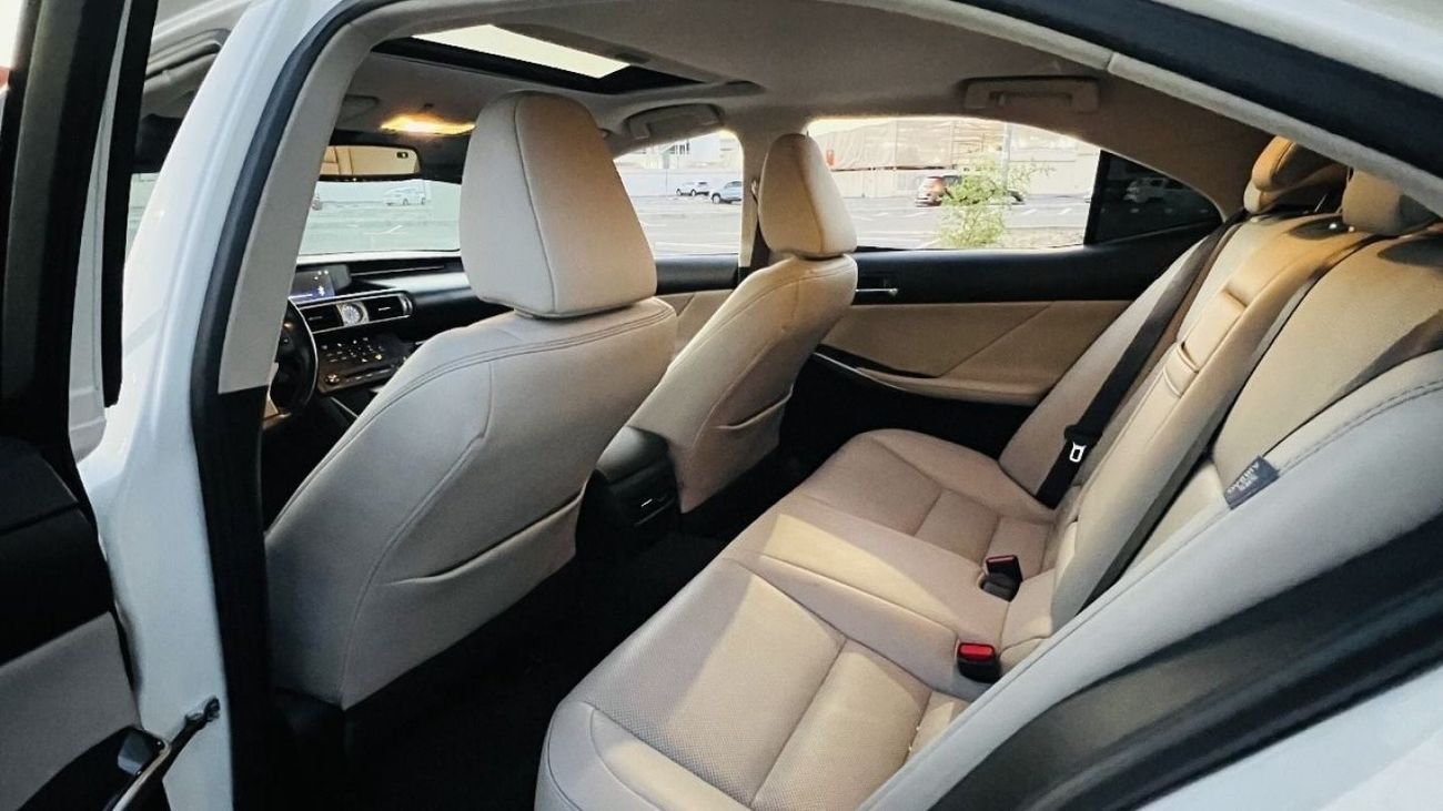 Lexus IS250 Prestige LEXUS IS 250  LADY DRIVEN  FULL SERVICE HISTORY FROM AGENCY  FIRST OWNER IN UAE