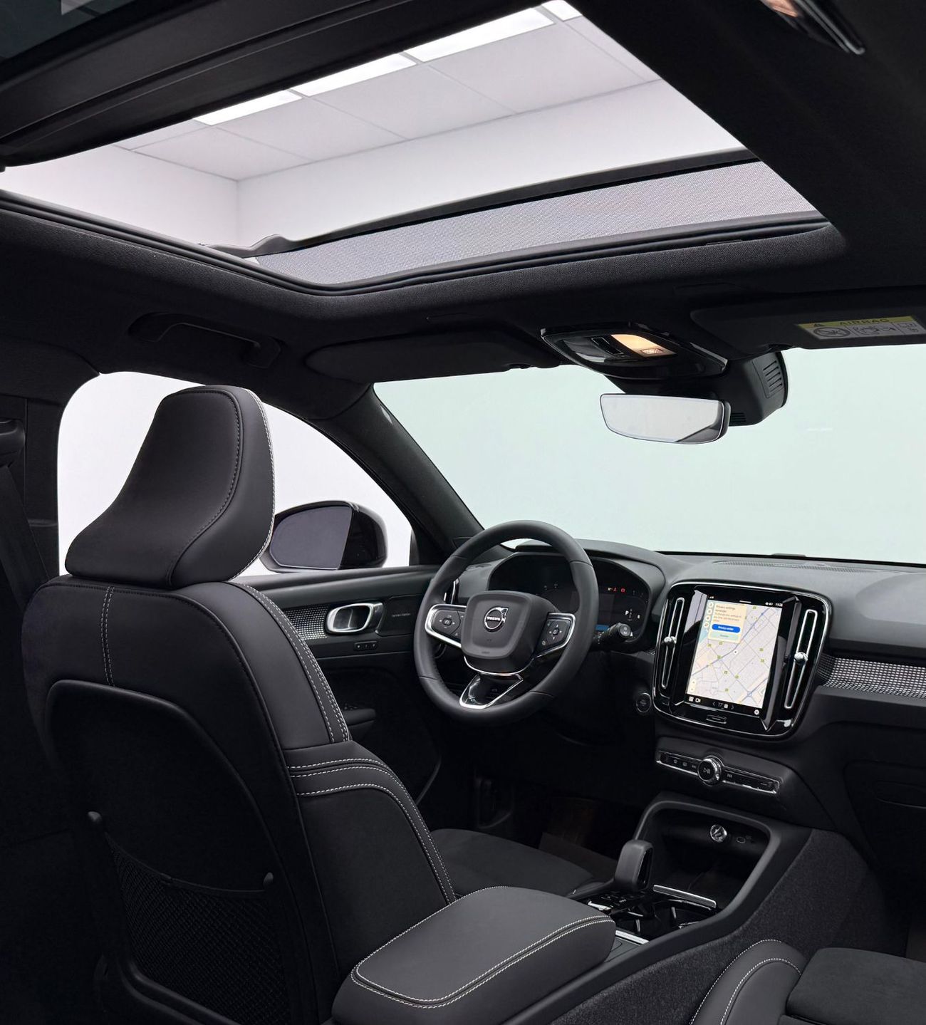 Volvo XC40 B4 2024 Volvo XC40 B4, 2027 Volvo Warranty, 2029 Volvo Service Pack, Very Low Km, Fully Loaded, GCC