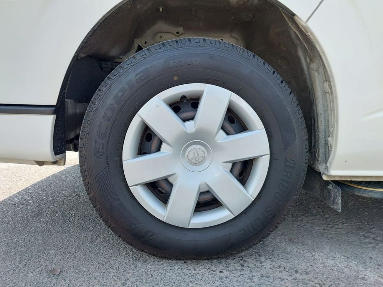 Toyota Hiace TOYOTA HIACE COMMUTER VAN 2013 RHD 3.0 L DIESEL AUTOMATIC (PM63050)