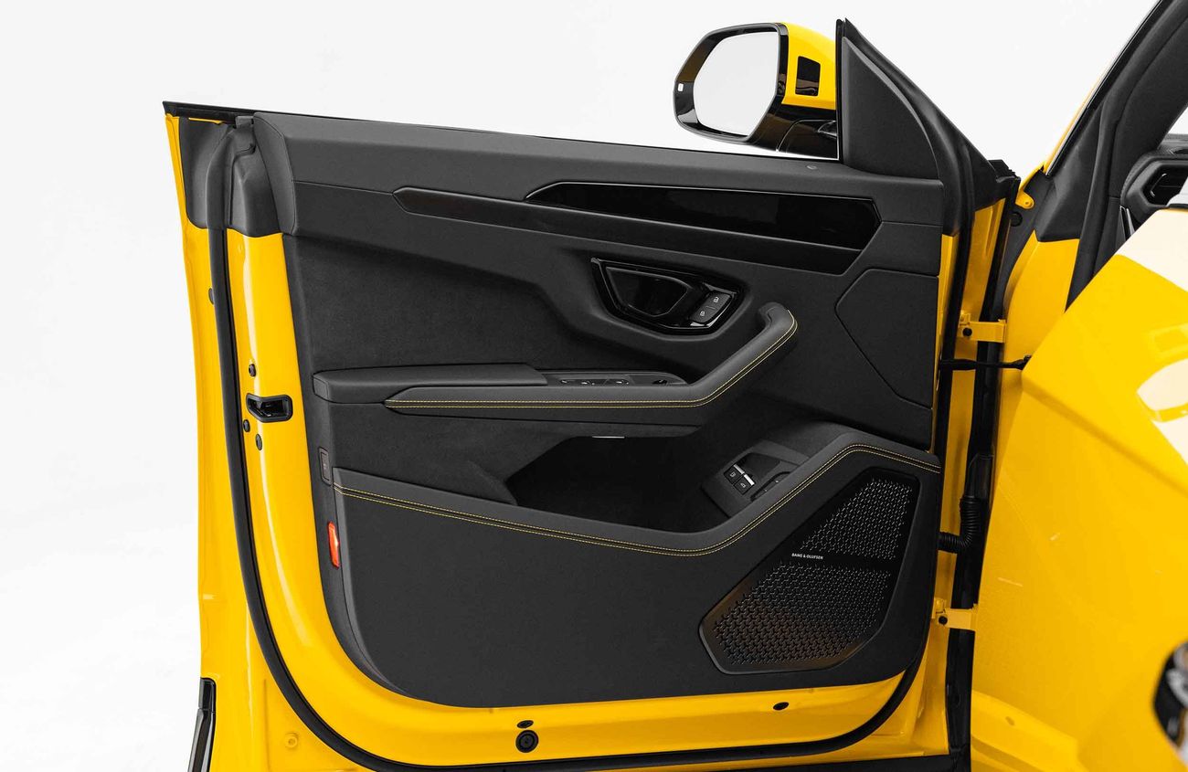 لامبورغيني اوروس 4.0L V-8 Twin-Turbocharged Engine + eMotor