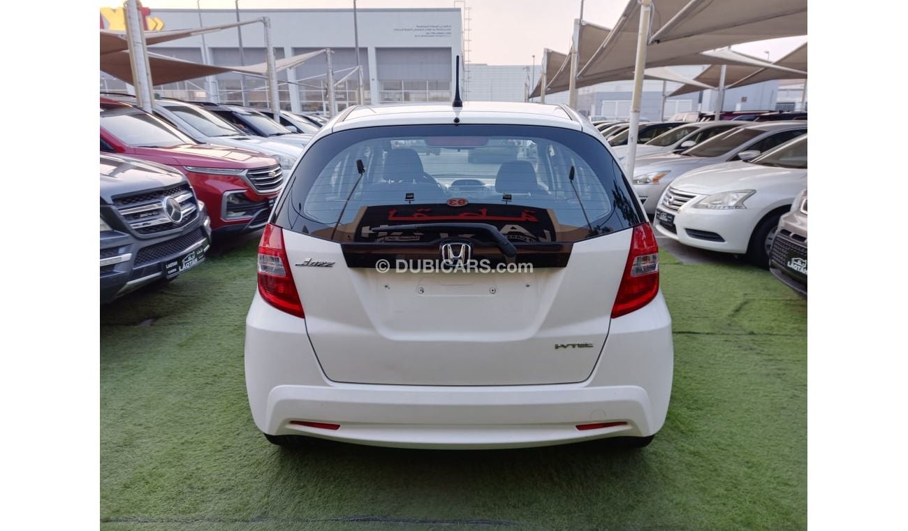Honda Jazz Gulf model 2014 hatchback, panoramic, cruise control, alloy wheels, excellent condition