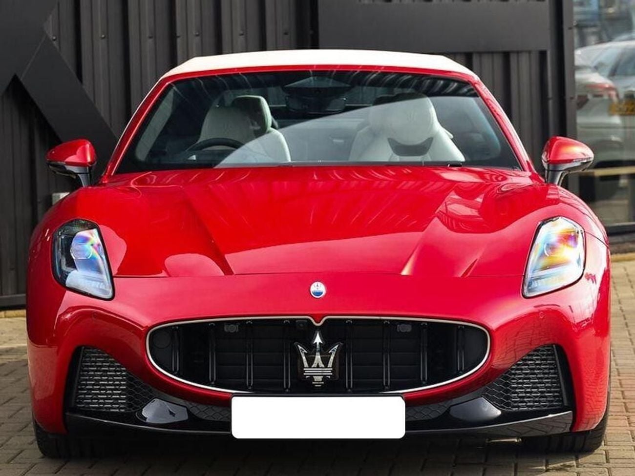 مازيراتي جران كابريو 3.0 V6 ZF AWD Euro 6 (s/s) 2dr (EXPORT ONLY) Right Hand Drive