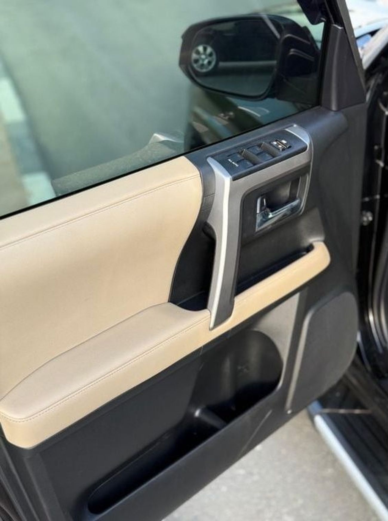 Toyota 4Runner SR5 Premium 4WD Full Option