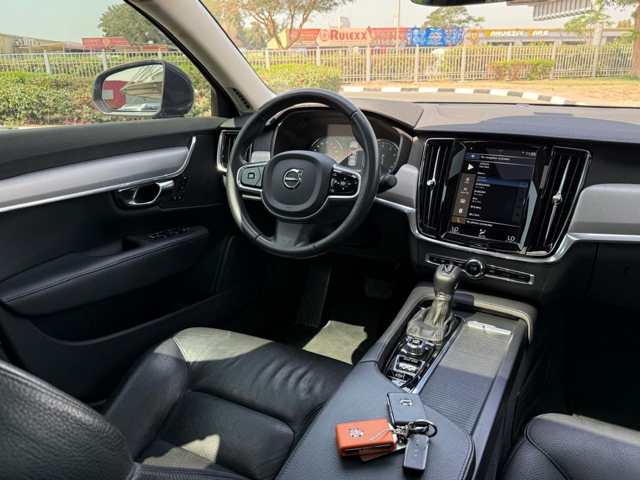 Volvo S90 T5 Momentum 2.0L  VOLVO S90T5 UNLIMITED BRIGHT MOMENTUM 2021 GCC FULL SERVICE HI