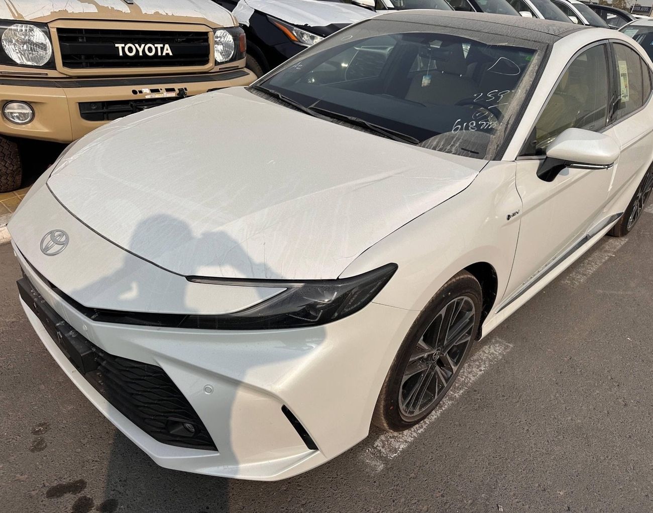 Toyota Camry Camry LE Hybrid GCC Japan made