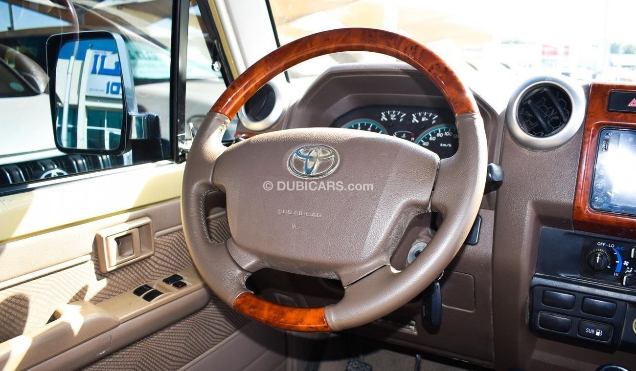 تويوتا لاند كروزر بيك آب LX