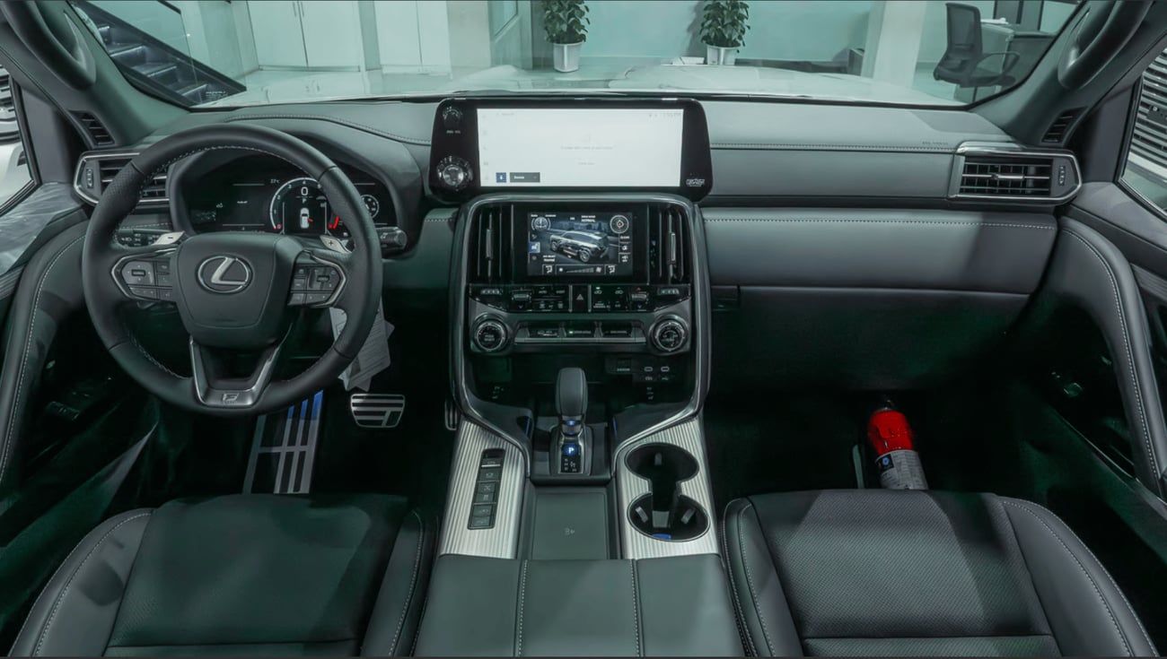 Lexus LX700h F SPORT F-SPORT 26/26 SILVER with BLACK INTERIOR