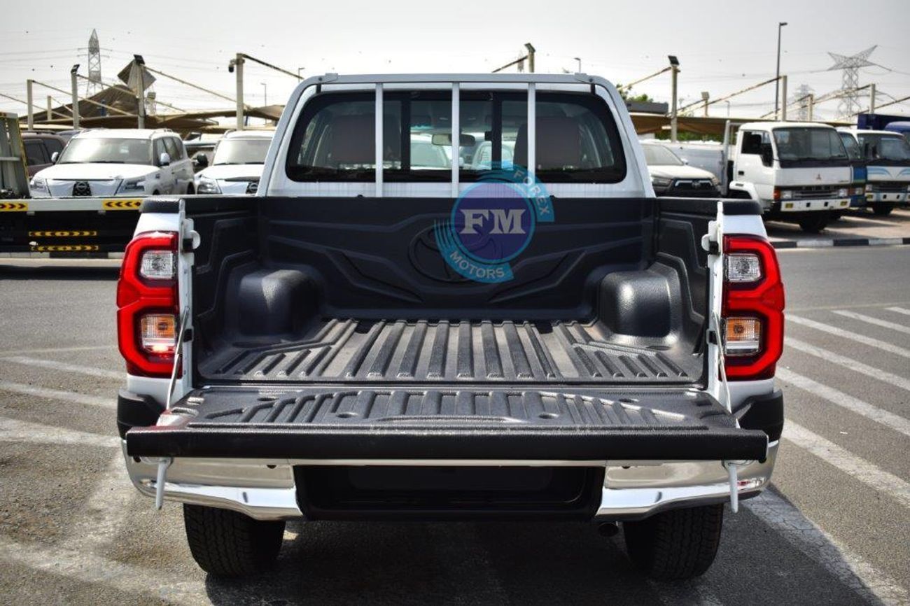 تويوتا هيلوكس Double Cab Pickup GLXS-V 2.4L Diesel 4WD 5 Seater Automatic