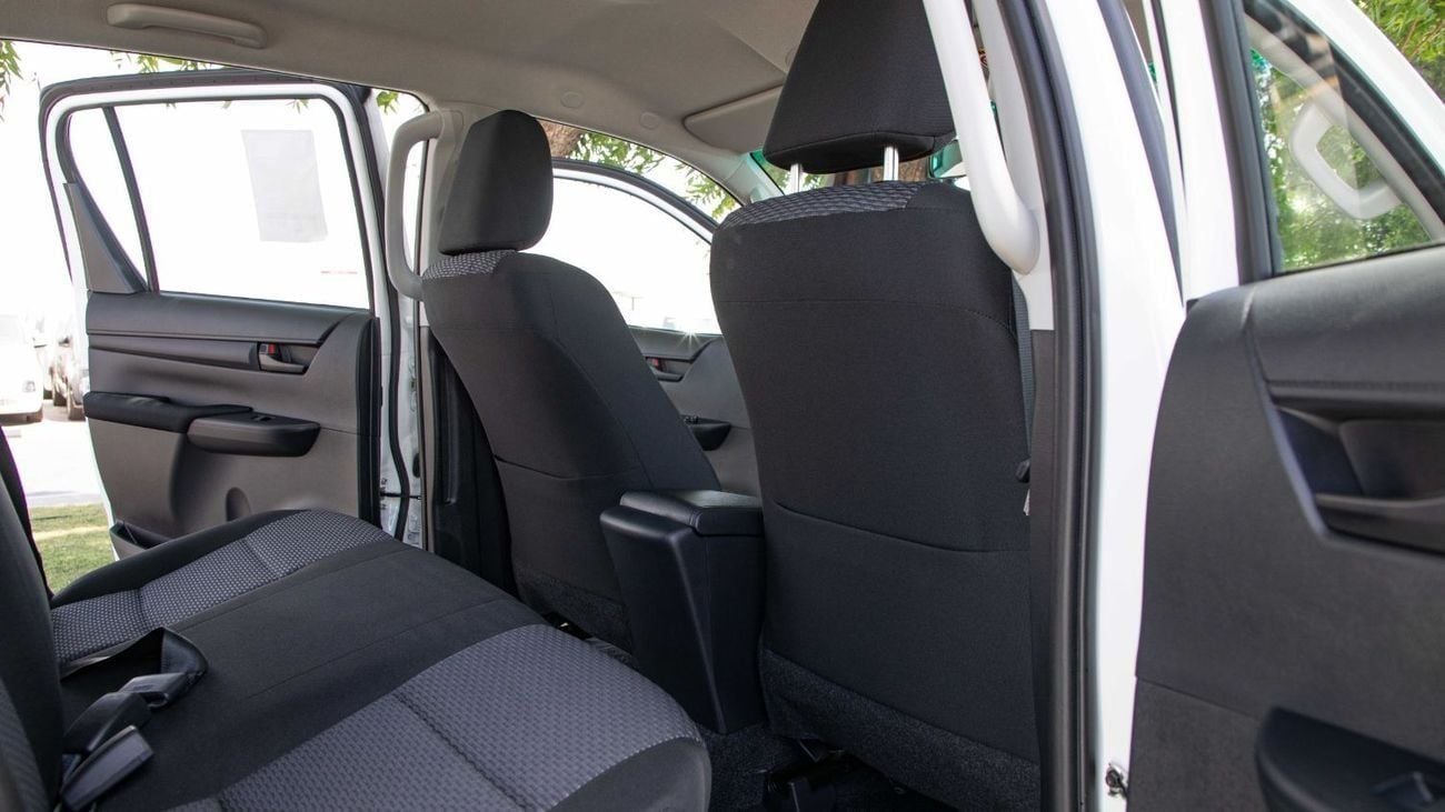 تويوتا هيلوكس DLX 2.4L DOUBLE CAB BASIC A/T