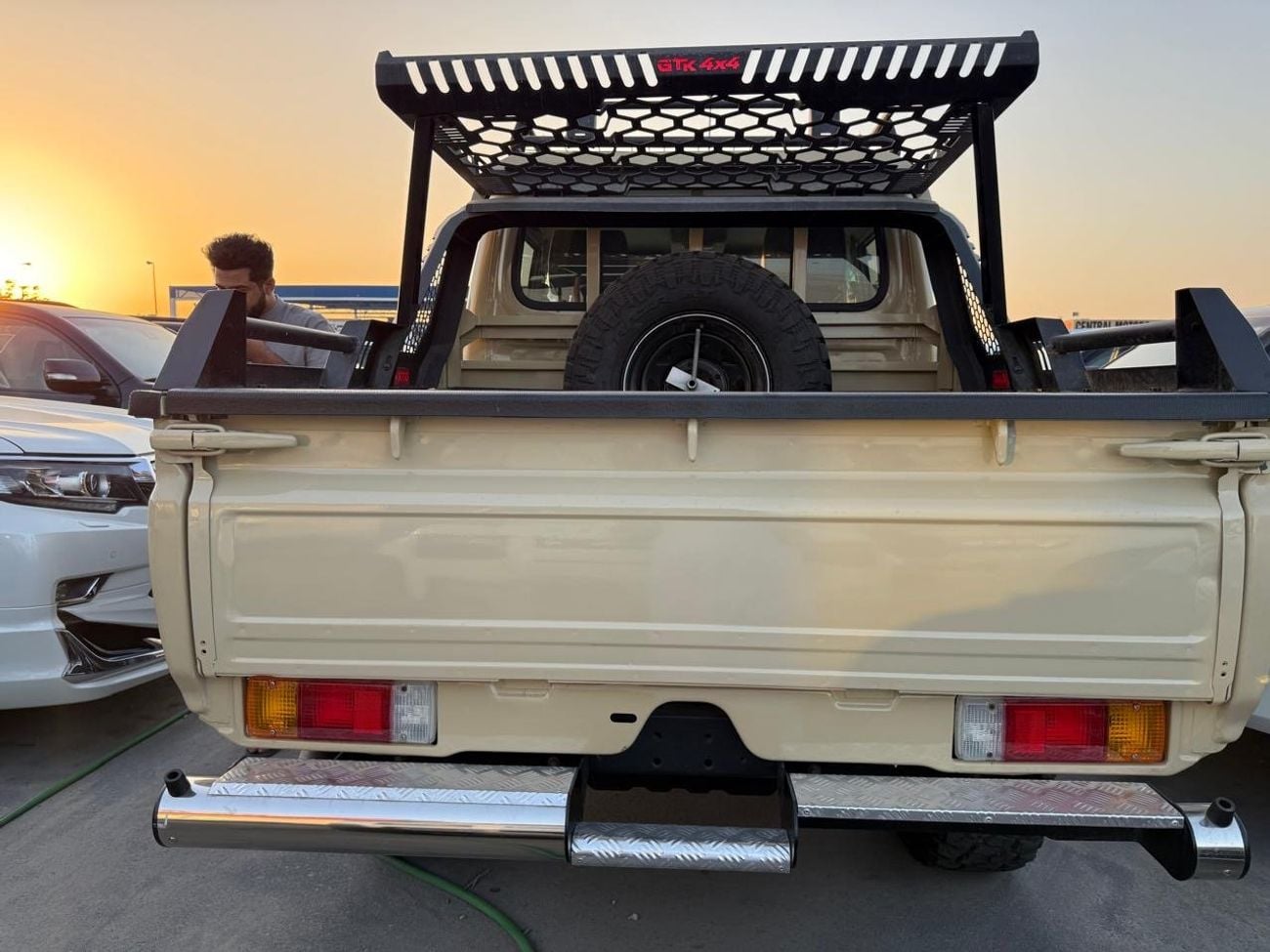 تويوتا لاند كروزر بيك آب Double Cabin 4.5L