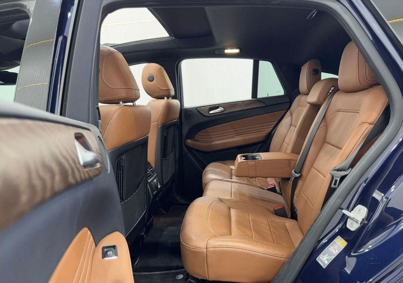 مرسيدس بنز GLE 43 AMG Std 3.0L 2018 Mercedes-Benz GLE 43 AMG, 1 Year Warranty, Full Service History, GCC