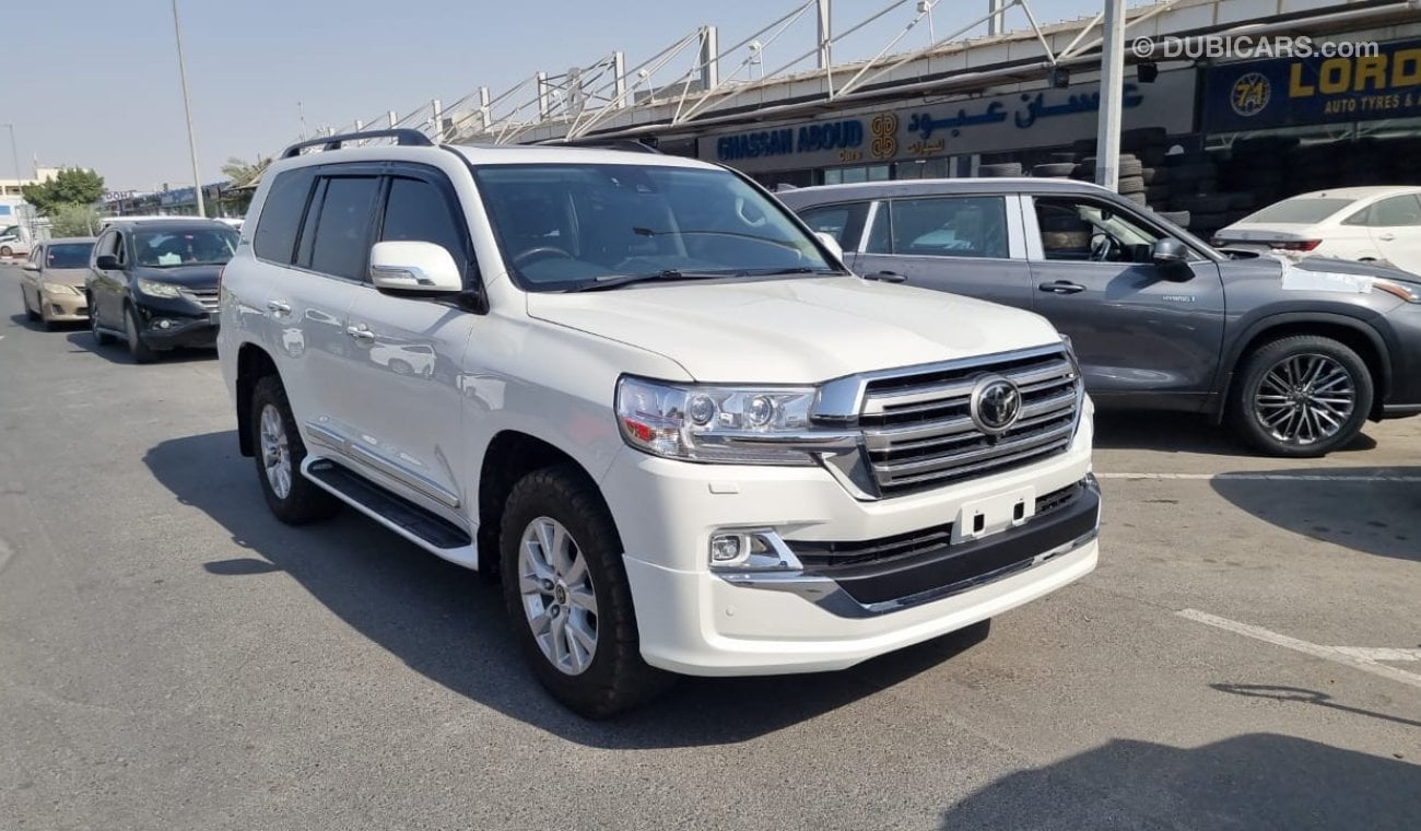 Toyota Land Cruiser LAND CRUISER SAHARA V8 FULL OPTION 2016 MODEL