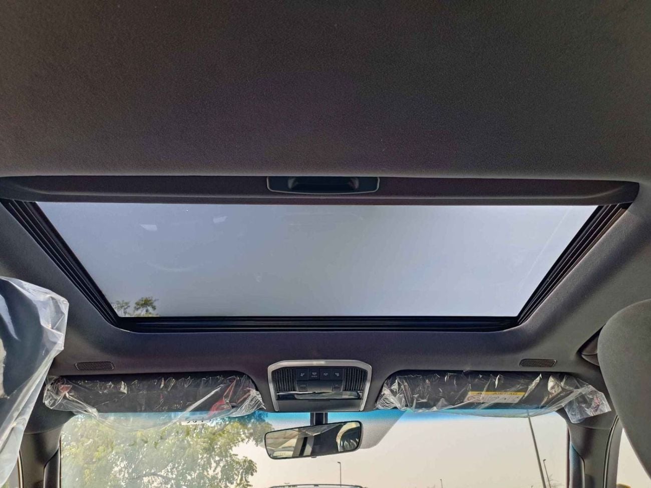 تويوتا لاند كروزر GXR TWIN TURBO / 3.5L PETROL A/T / SUNROOF / DVD+CAMERA / REAR PARKING SENSOR (CODE # LC35GXRM)