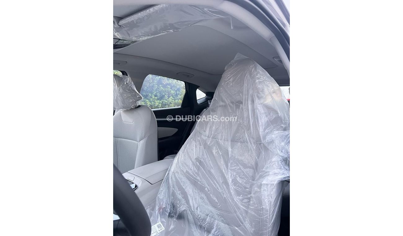 Hyundai Tucson 1.6 L , Turbo , hybrid, electric seat , push start , gear mouse