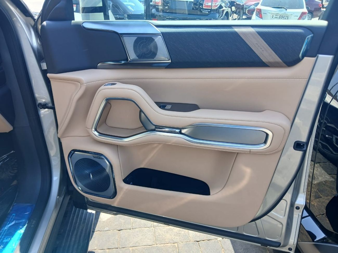 بي واي دي ليوبارد 8 8 Flagship