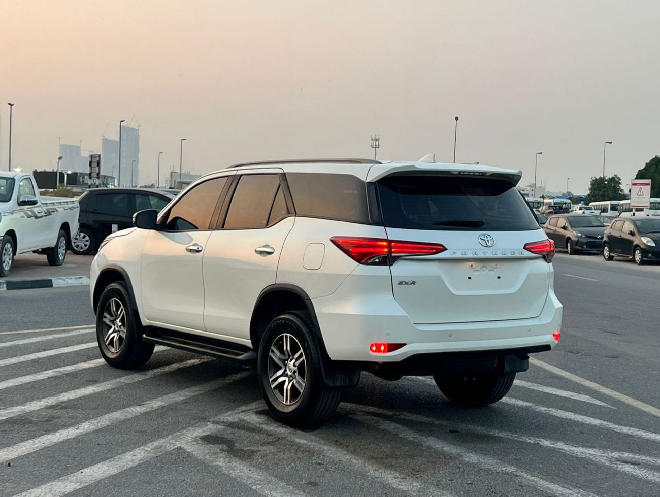 تويوتا فورتونر 2022  Toyota Fortuner EXR 2.7L (160 HP)V4 -AWD 4x4 - GCC Rear Sensor - Cruise Control