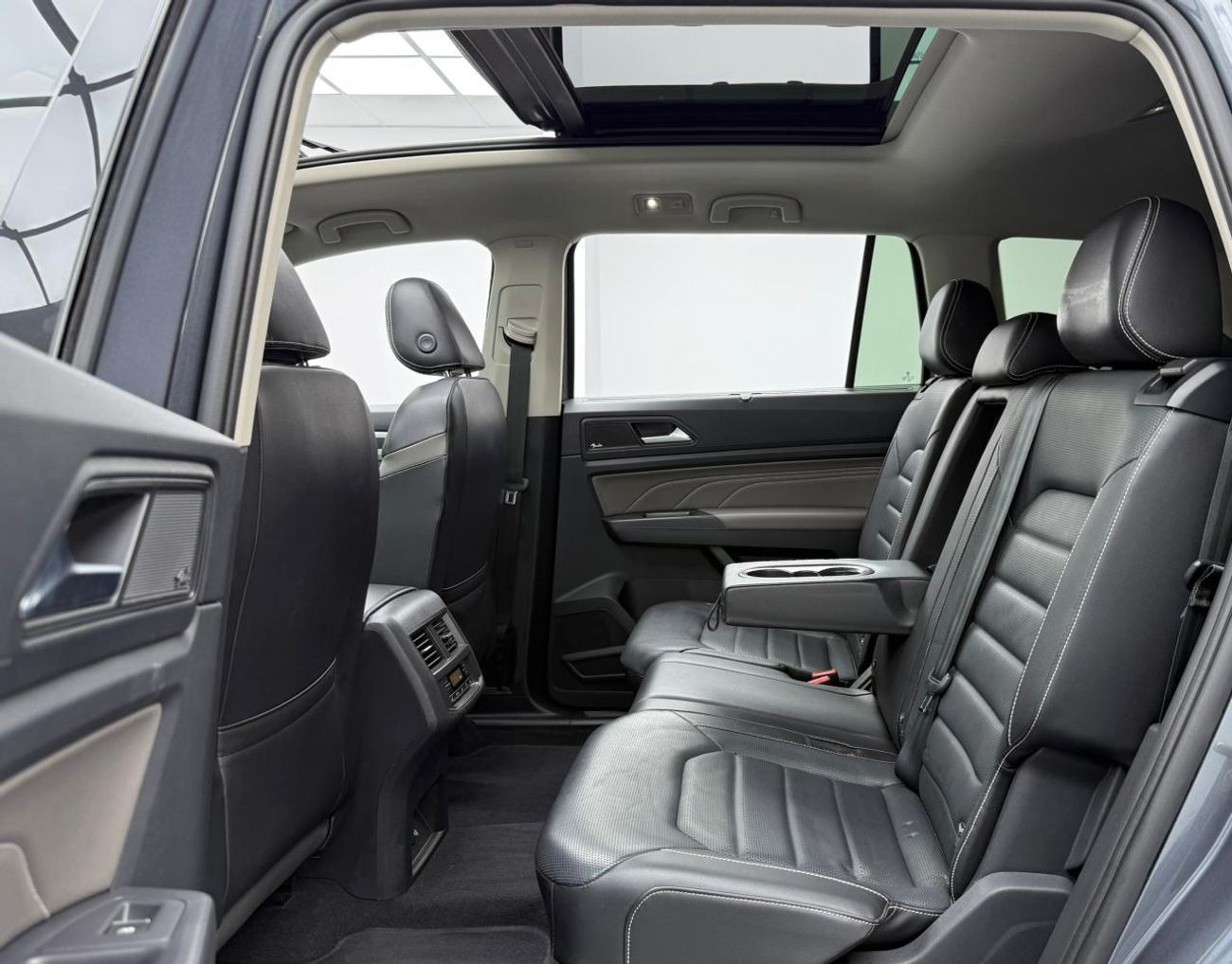 Volkswagen Teramont R-Line 3.6L 2021 Volkswagen Teramont R-Line, 2026 VW Warranty, 2028 VW Service Pack, 7 Seater, GCC