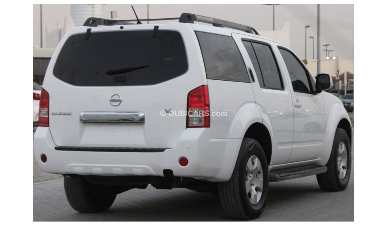 Nissan Pathfinder SE Mid Nissan Pathfinder 2015 in excellent condition, without accidents