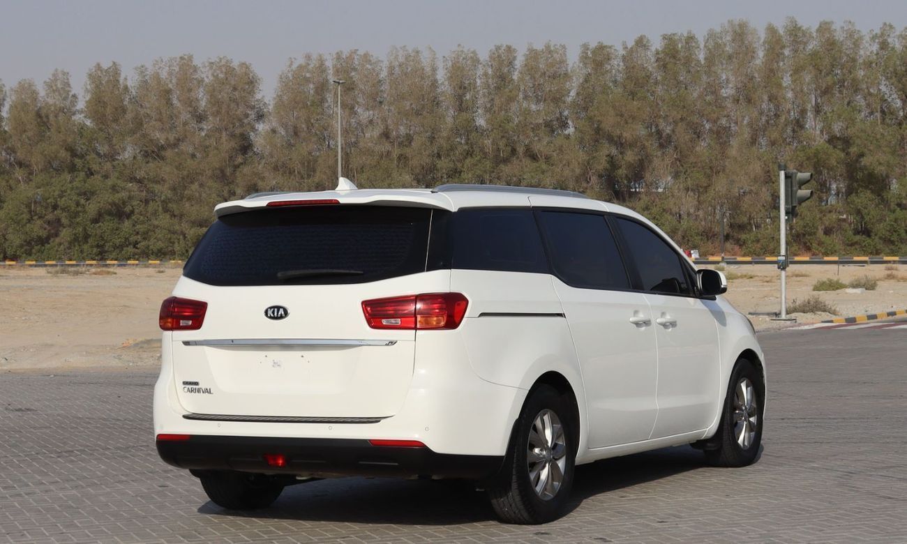 Kia Carnival EX 3.3L Kia Carnival 2020 model, GCC, accident-free, in excellent condition, 104,000 km, price 59,00