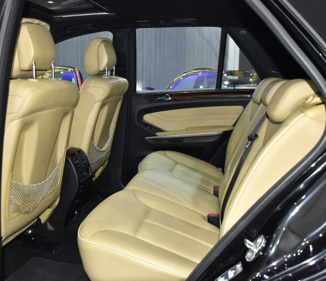 مرسيدس بنز ML 350 EXCELLENT DEAL for our Mercedes Benz ML350 4Matic ( 2011 Model ) in Black Color GCC Specs