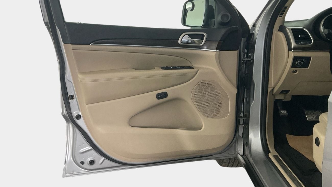 جيب جراند شيروكي 3.6 LIMITED 4WD AUTO | شامل الضمان | 0 ﺪﻔﻋﺓ ﺃﻮﻟﻯ