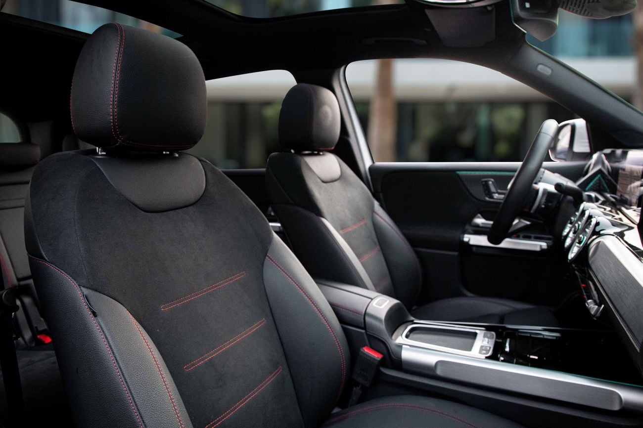 مرسيدس بنز GLB 200 STANDARD | 3,193 P.M | 0% Downpayment | 2030 Warranty/Service!