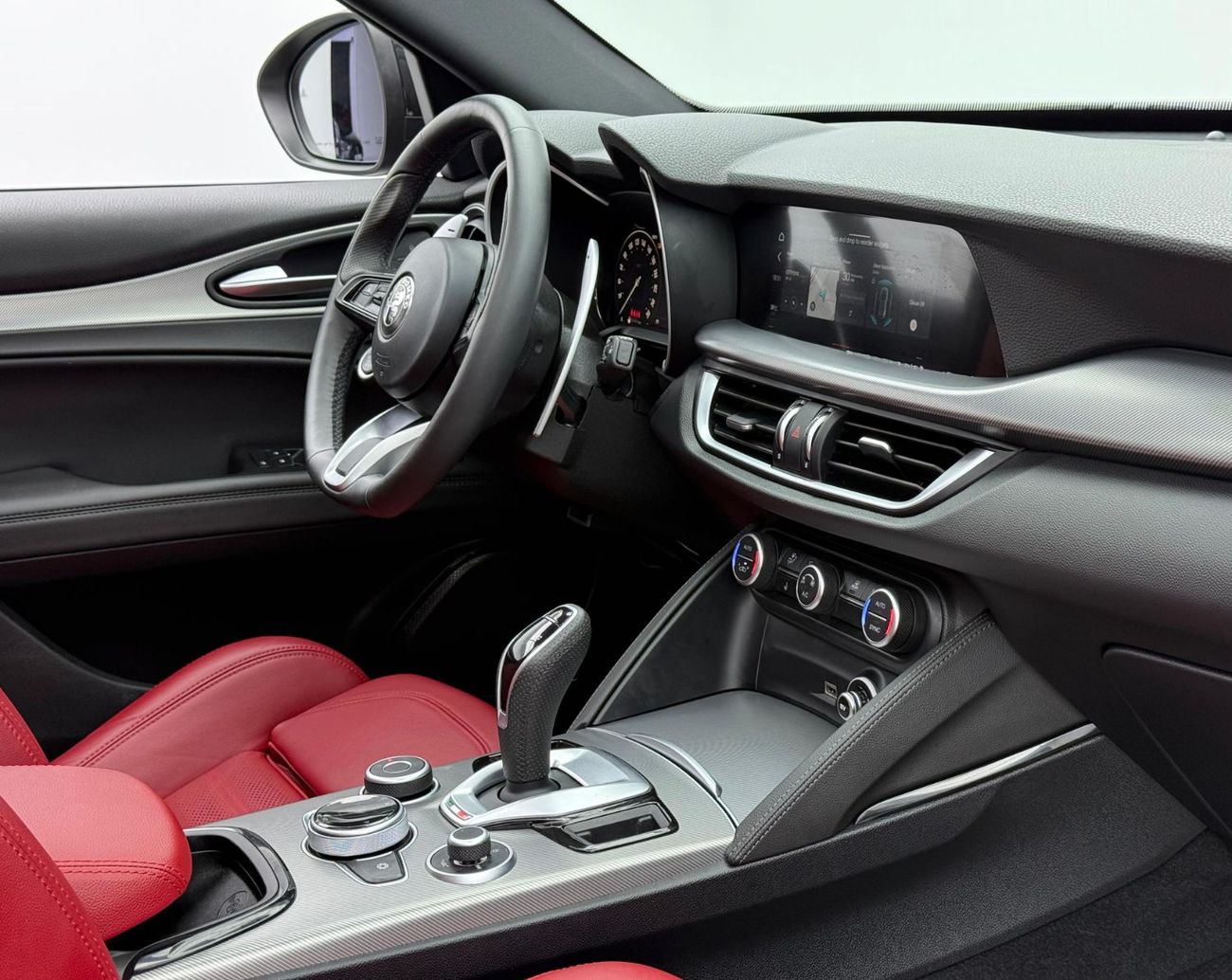 Alfa Romeo Stelvio 2024 Alfa Romeo Stelvio Veloce Q4 MCA, 2028 Agency Warranty Service, Agency FSH, GCC