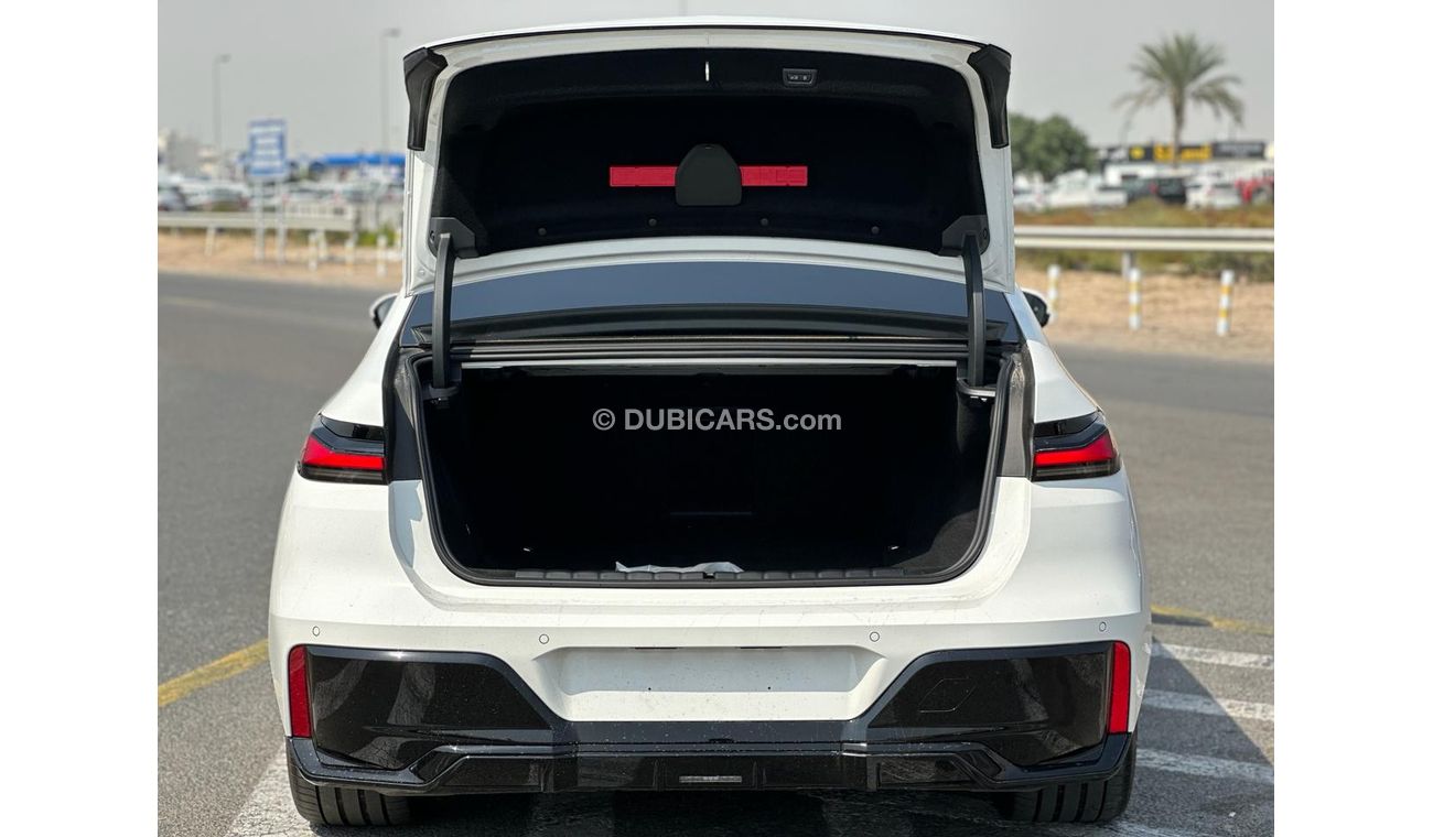 BMW i7 xDrive60 - MY 2023 - EUR SPEC - WHT_WHT - RANGE 590KM (LOCAL OFFER)