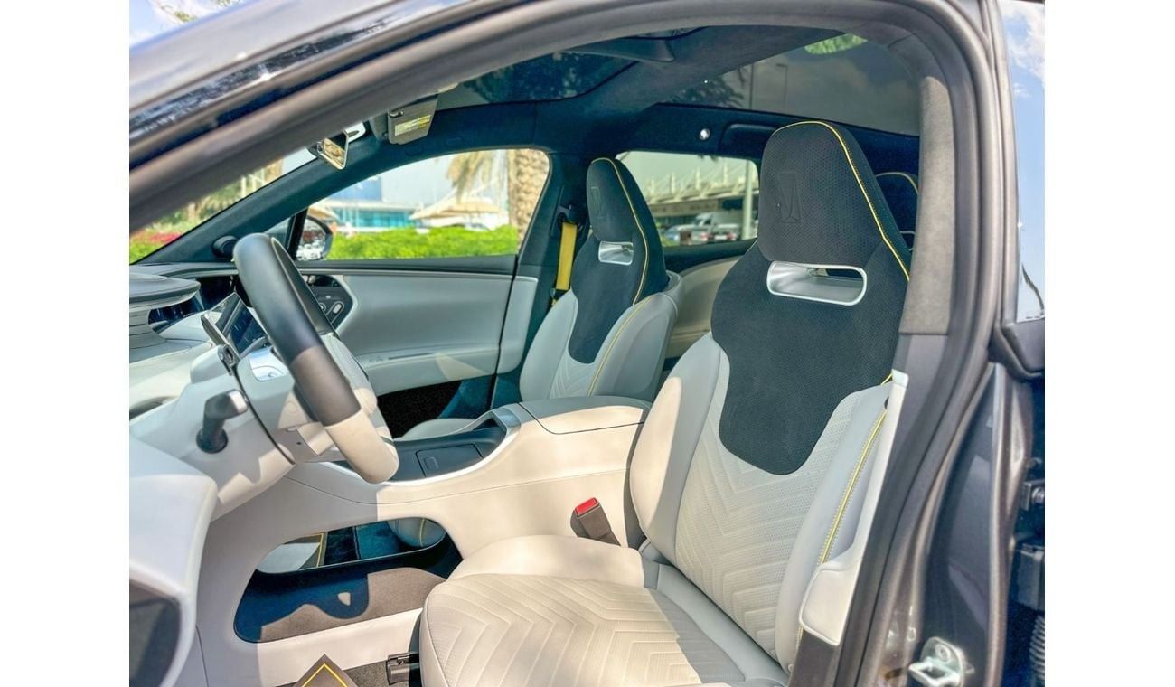 Avatr 11 2023 USED AVATR 11 AWD (12,000 )/ 90 kW.h / 599 HP / RANGE (580 KM) / WARRANTY & SERVICE