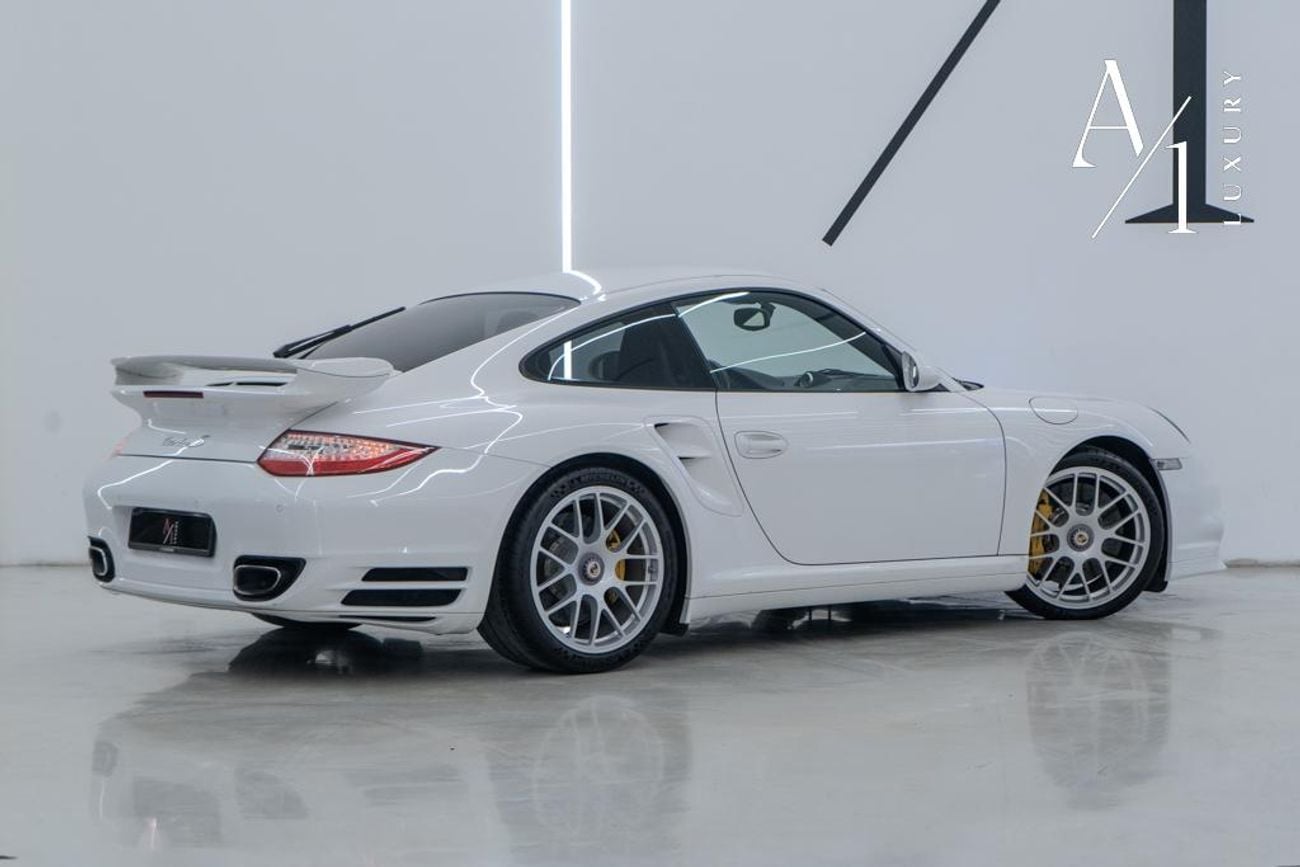 Porsche 911 2010 Porsche 997.2 Turbo, Sport Chrono Package, Carbon Fiber Package, Very Low Kms, 480HP
