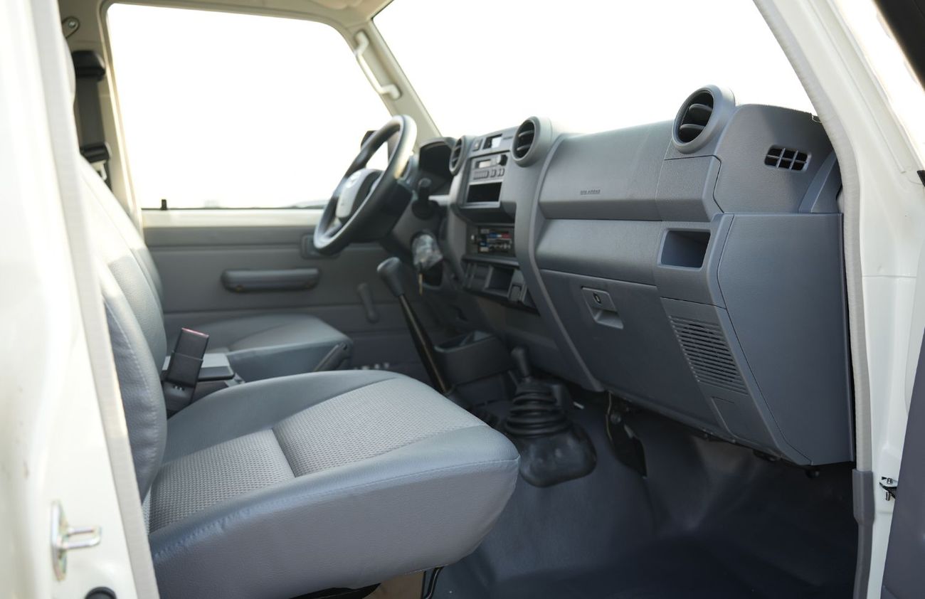 Toyota Land Cruiser Pick Up LC79 DSL DC 4.2L MT/TEVT4 Basic