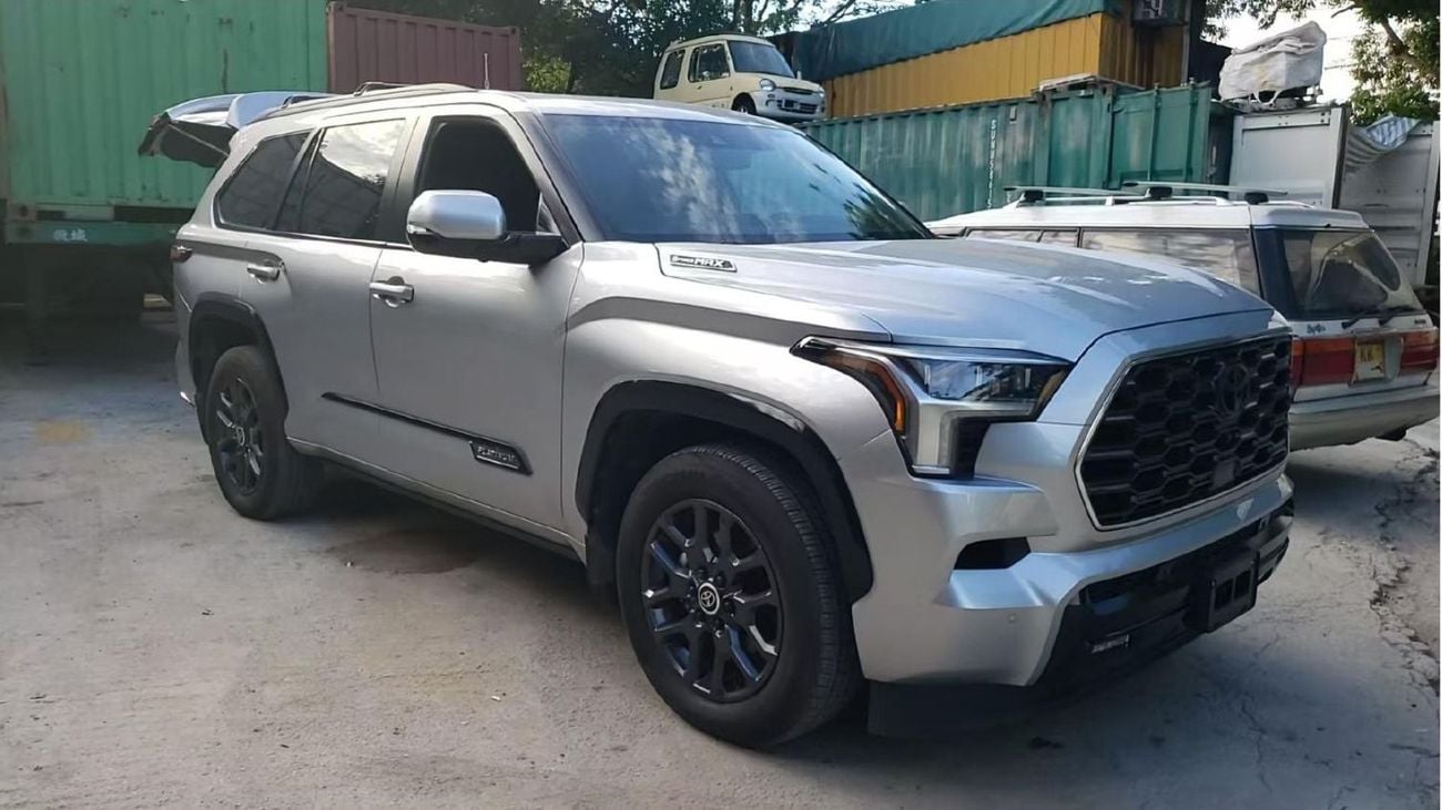 Toyota Sequoia HYBRID (NON GCC)