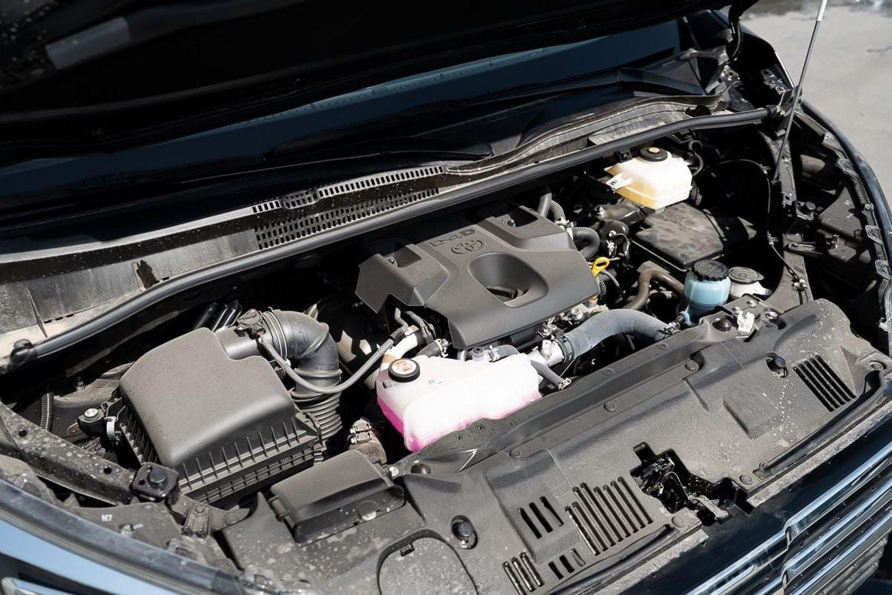 تويوتا جرافينا Premium 6 seater Diesel 2.8L Automatic Transmission 2025