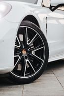 Porsche Panamera Turbo 4.0L AWD