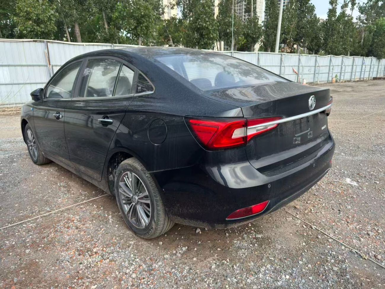 MG 5 DELUXE 1.5L A/T 2024 Full-option with sunroof Black | Export or Wholesale