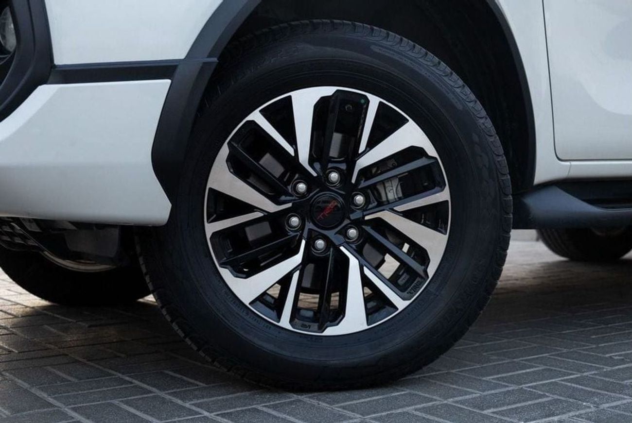 تويوتا فورتونر Toyota Fortuner TRD Sportivo 2018 GCC (LOW MILEAGE) under Warranty with Flexible Down-Payment.