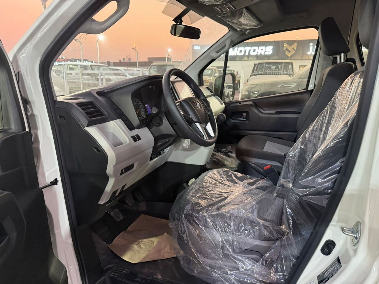 Toyota Hiace TOYOTA HIACE FUTTAIM 13 SEATS , 3.5L PETROL V6 , M/T HIGH ROOF 2026 MODEL