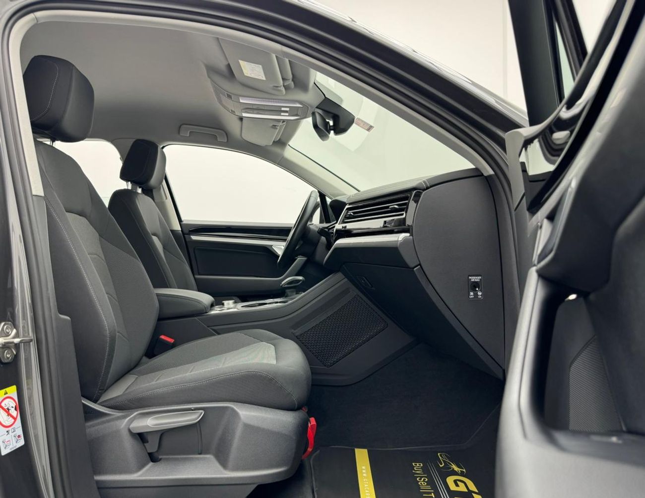 Volkswagen Touareg Trendline 3.0L 2023 Volkswagen Touareg Trendline, VW Service History, 2026 VW Warranty, Excellent Co