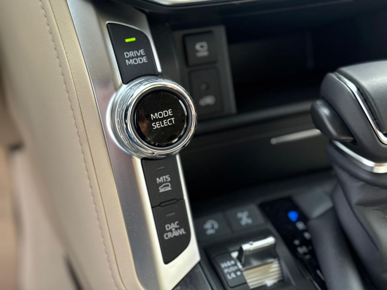 تويوتا لاند كروزر 