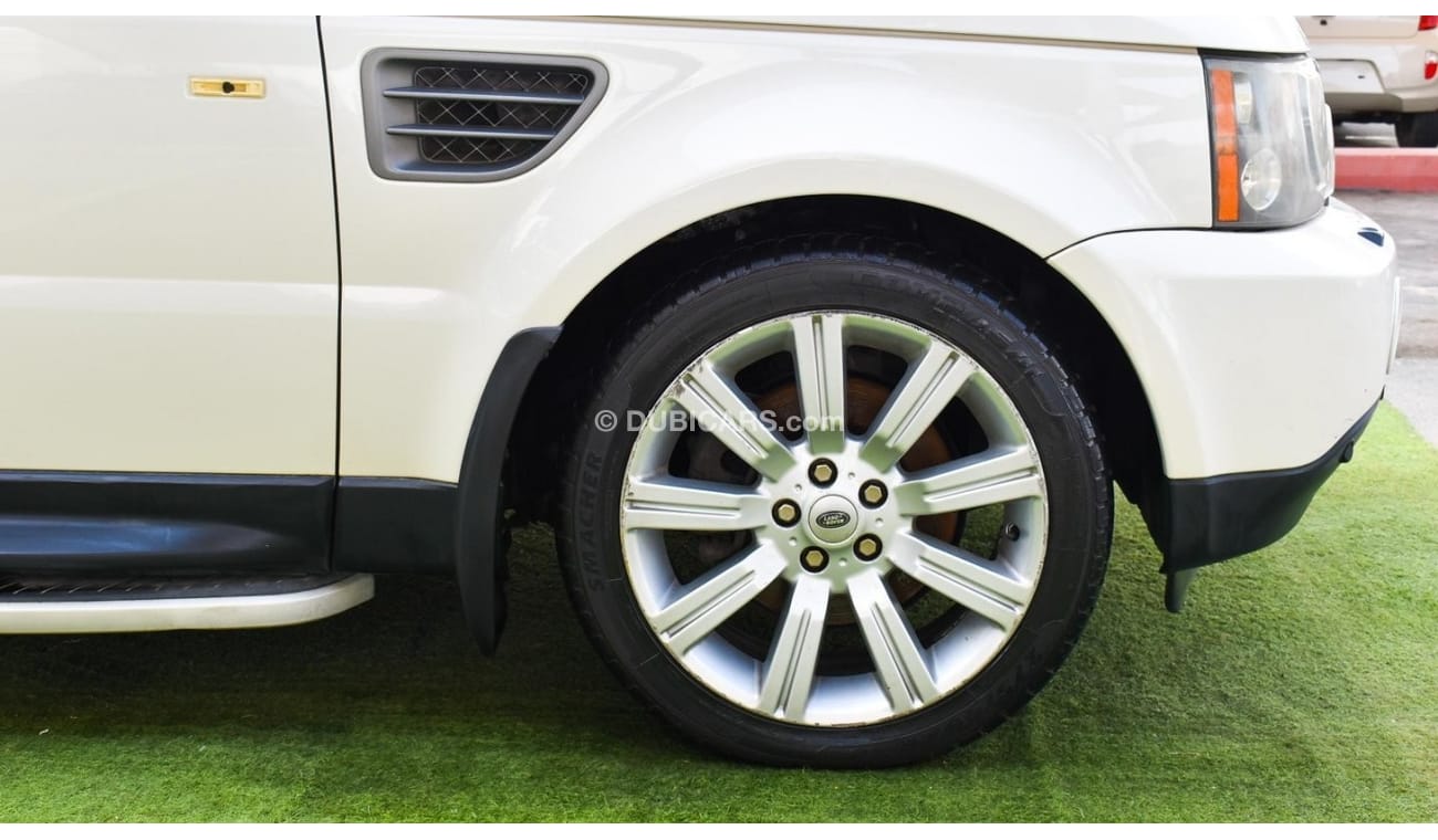 Land Rover Range Rover Sport 2009 Gulf model, white color, beige interior, one number, leather hatch, fixed control wheels, rear