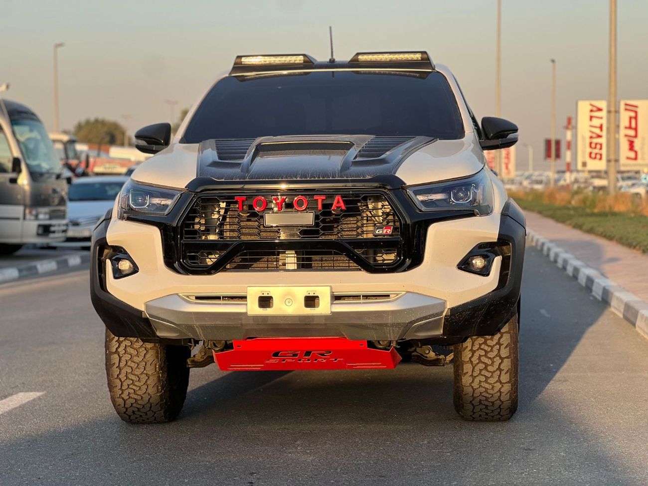 Toyota Hilux Toyota Hilux 2016model Modified 2024 Adventure 2.7 4x4 petrol Engine Colour white push start Transmi
