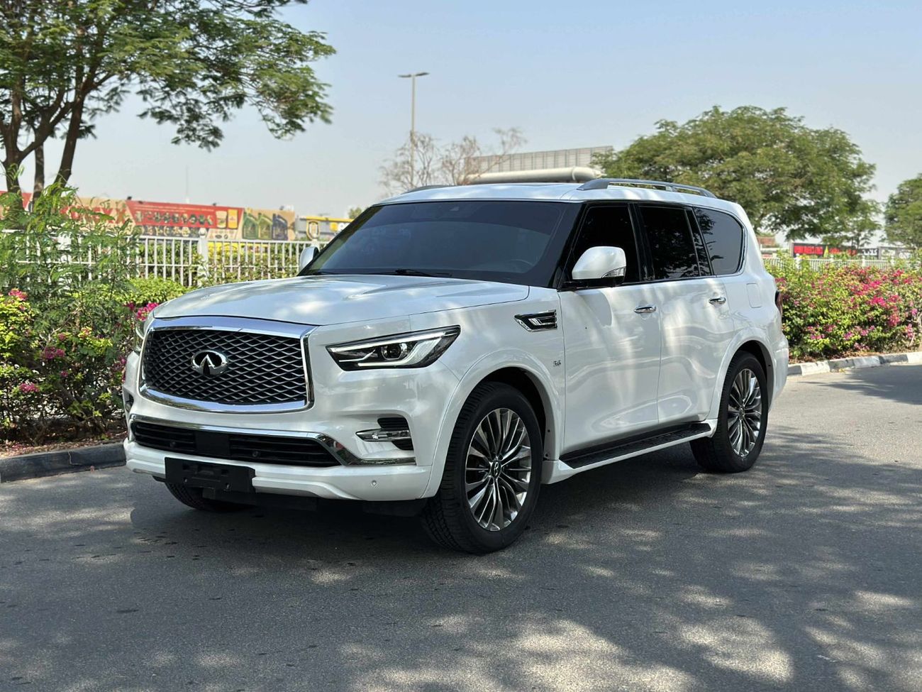 Infiniti QX80 Luxury 5.6L GCC SPEC NEAT AND CLEAN
